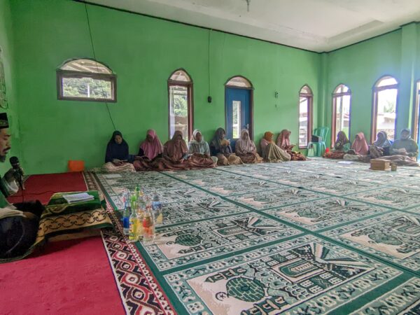 Kegiatan Pengajian Rutinan Di Desa Cilumping