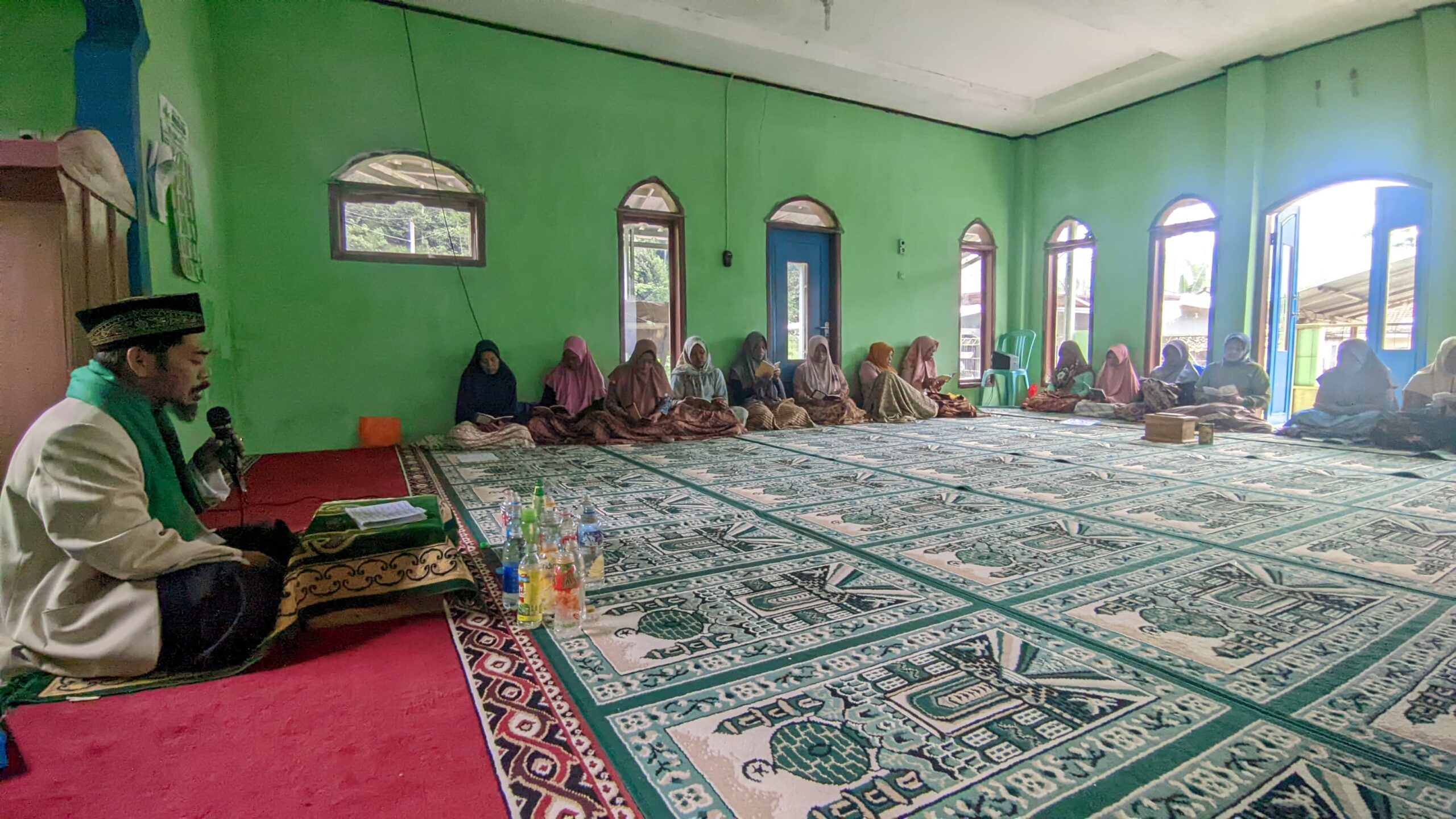 Kegiatan Pengajian Rutinan Di Desa Cilumping